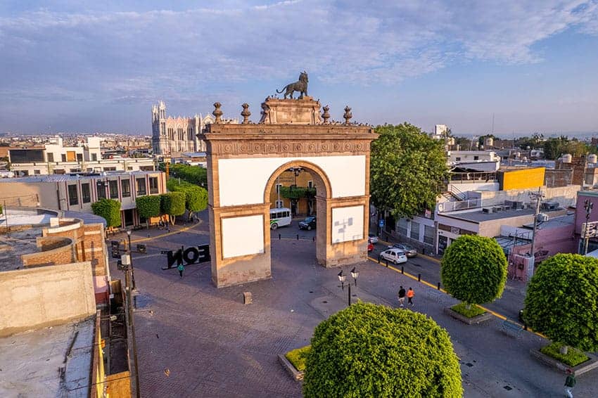 Descubriendo el corazón histórico de León: El Arco de la Calzada
