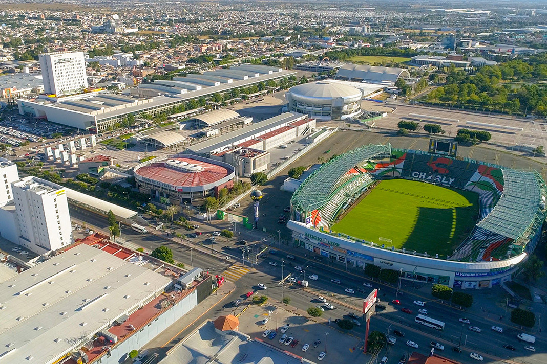 Estadio y Domo de la Feria en Distrito León MX