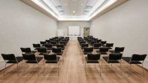 hotel leon city express junior salon aula 300x169