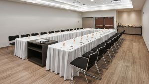 hotel leon city express junior salon herradura 300x169