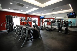 LEON 58270489 fitness room 3456x2304 300x200