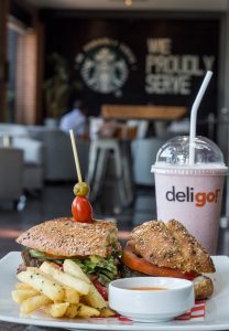 NE PlatilloEnRestauranteDeligo 208x300