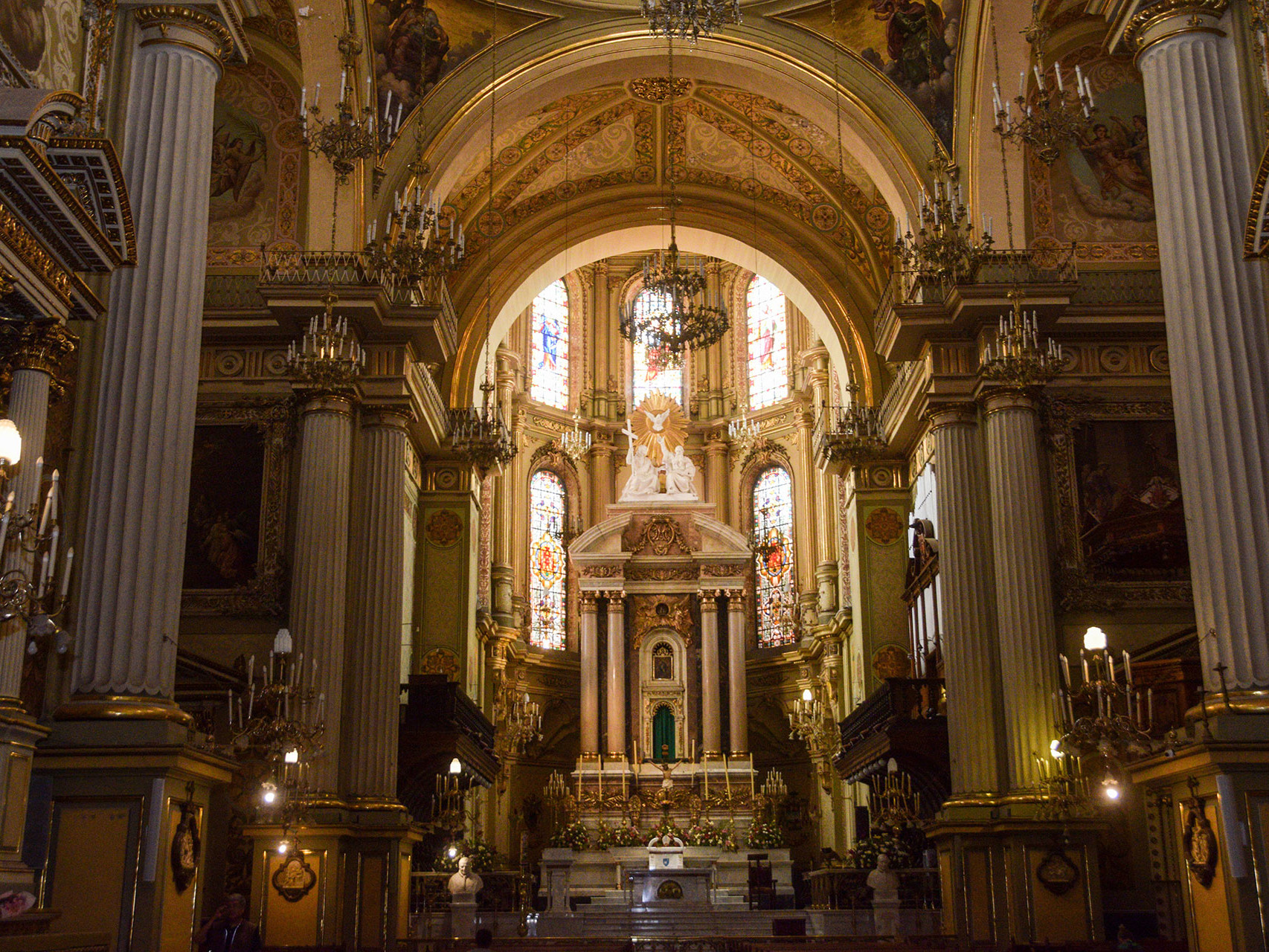 Interior de la Catedral - Basílica Metropolitana de Nuestra Madre Santísima de la Luz