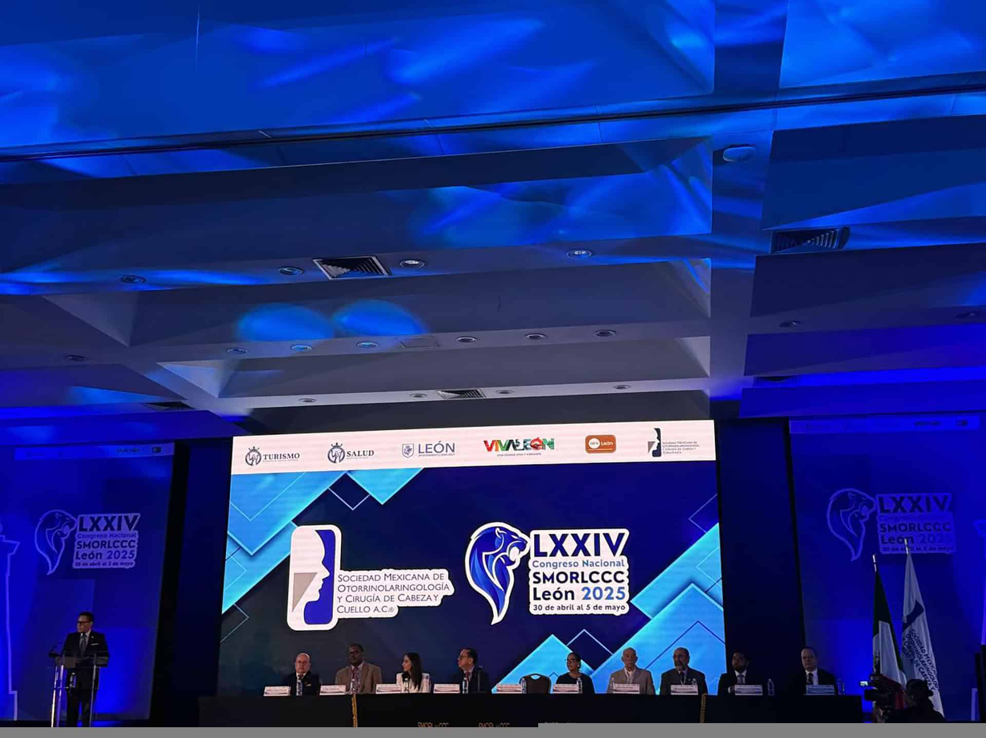 Conferencia de SMORLCC en León 2025, evento de otorrinolaringología y salud en México, con expertos y profesionales en un ent.
