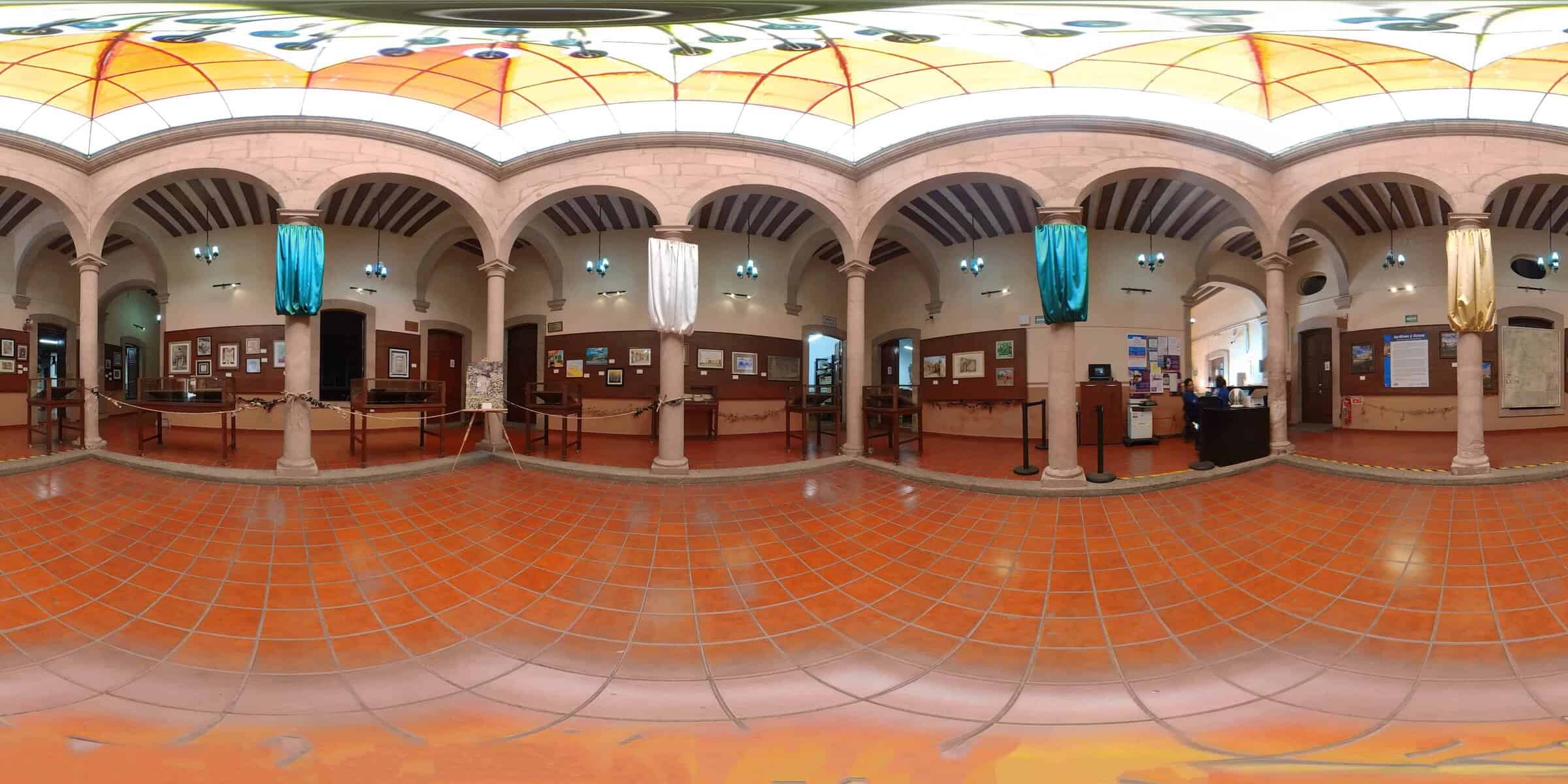 Museo de la Ciudad de León, exhibiciones históricas y culturales en un edificio colonial en el centro de León, Guanajuato.