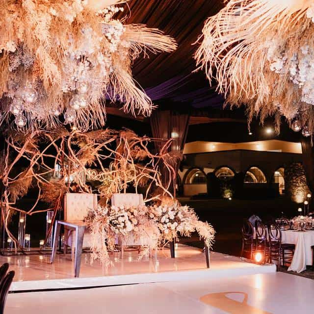 Decoración floral y ambiente elegante para bodas en León, México.