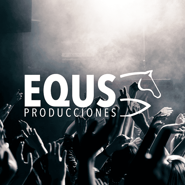 Espectáculo en vivo con público disfrutando música en un evento en León, México, con ambiente vibrante y energía positiva.