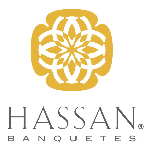 Imagen de una elegante cesta de banquetes con variedad de alimentos frescos y deliciosos, perfecta para eventos y celebracion.