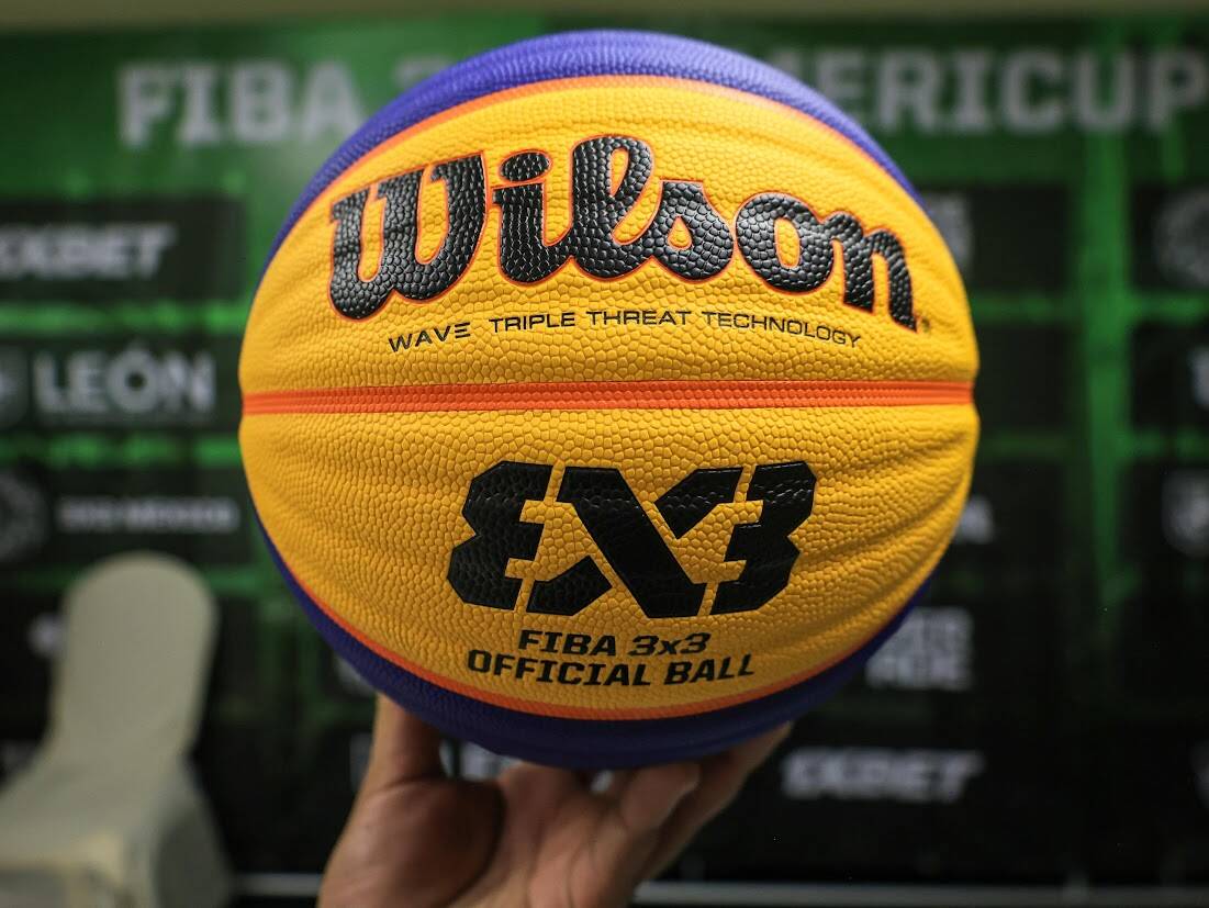 Balón oficial de voleibol 3x3 de Wilson, con tecnología de triple amenaza, ideal para competencias y entrenamiento en León, M.