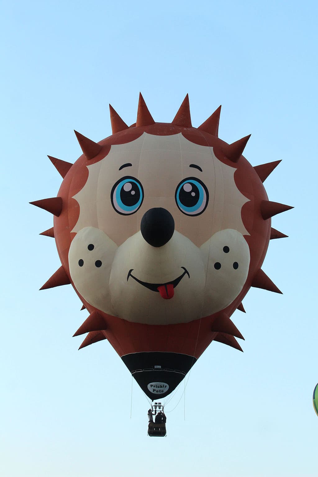 Globo aerostático en forma de león, ideal para eventos y festivales en León, México, ofreciendo una vista panorámica y experi.