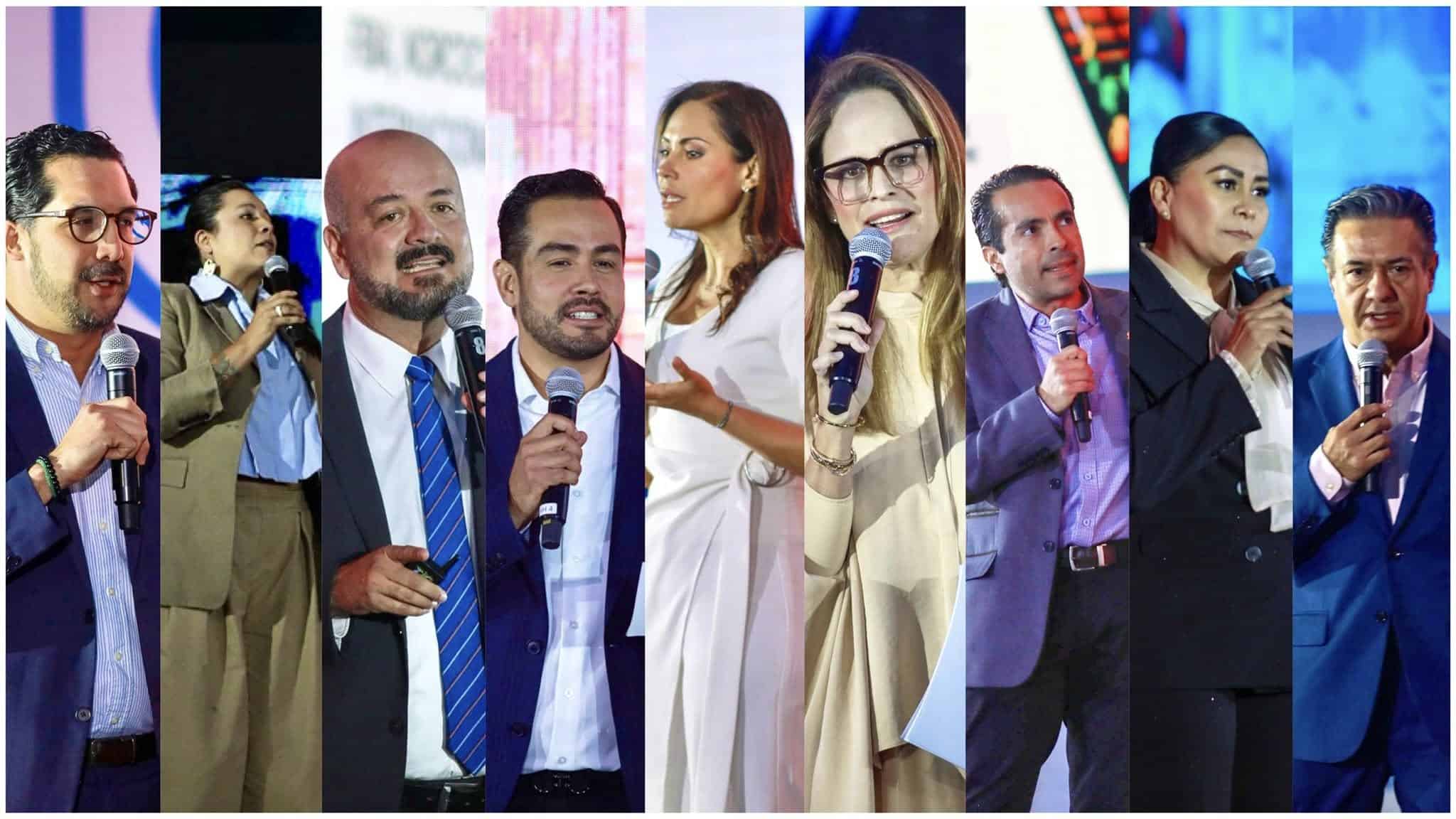Grupo de profesionales y oradores en conferencia en Le&oacute;n, M&eacute;xico, con micr&oacute;fonos y p&uacute;blico atento.