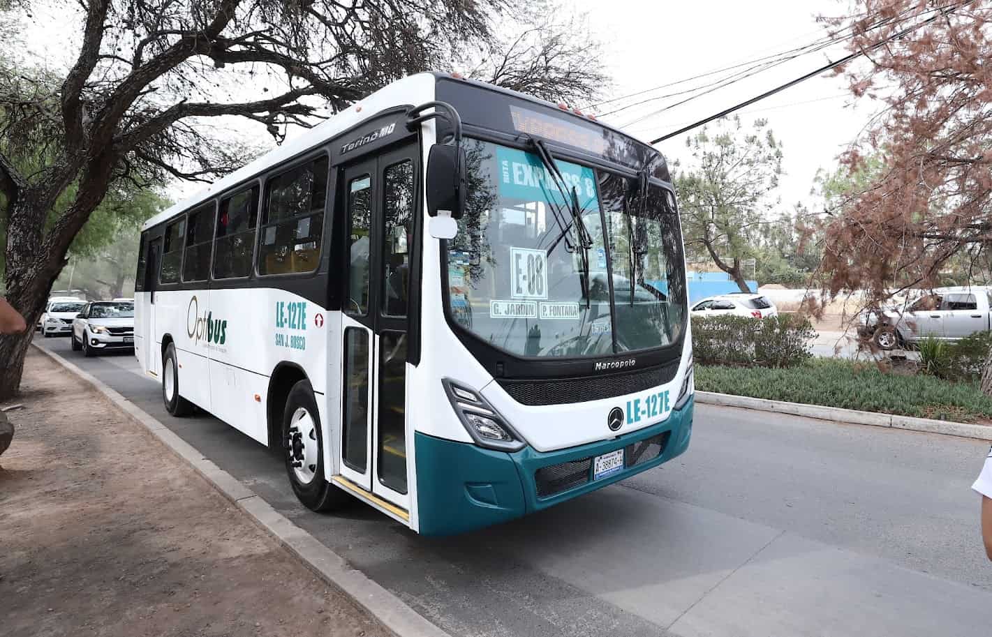 Autobús urbano en León, transporte público moderno y ecológico para desplazarse por la ciudad.
