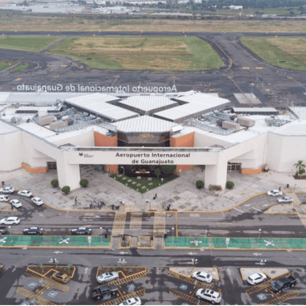 Aeropuerto internacional de Guanajuato, moderna infraestructura y servicios para viajeros en la región.