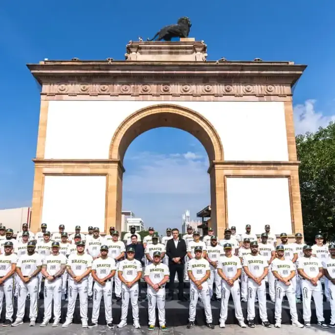Puerta de León y equipo de béisbol Bravos de León participan en iniciativa de lectura en la Biblioteca Central Estatal.