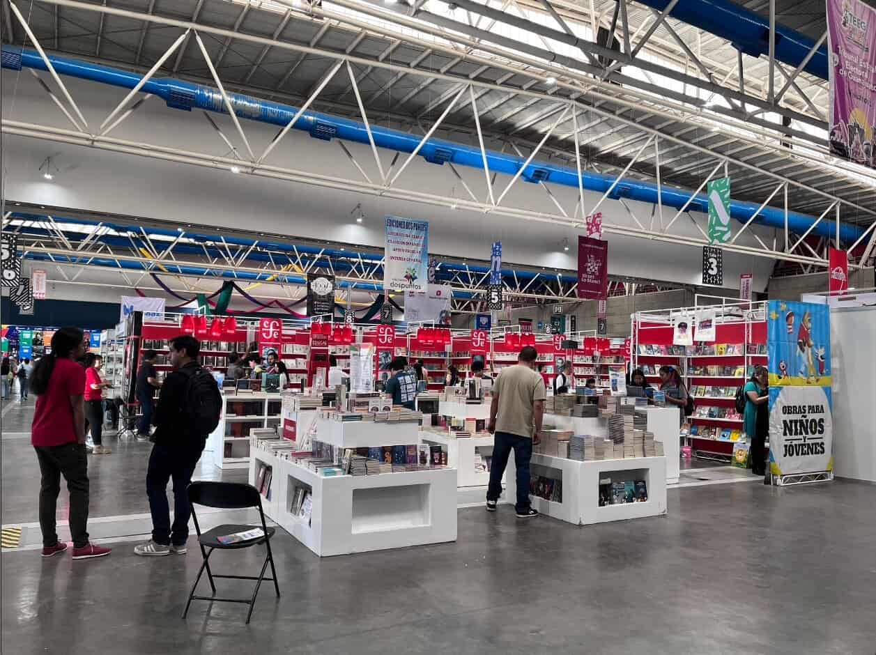 Feria del libro en Le&oacute;n, Guanajuato, con actividades culturales y literarias en el marco de los 450 a&ntilde;os de la ciudad.