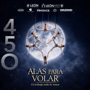 Espectacular show de acróbatas en el cielo con alas en León, México, durante el evento Alas para Volar 450.