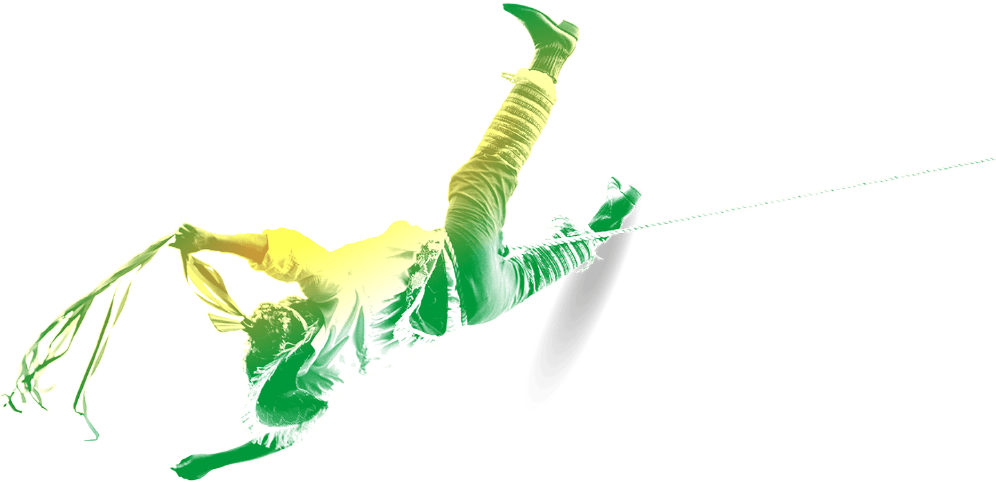 Persona columpi&aacute;ndose en tirolesa en Le&oacute;n, M&eacute;xico, durante evento de turismo 2026.