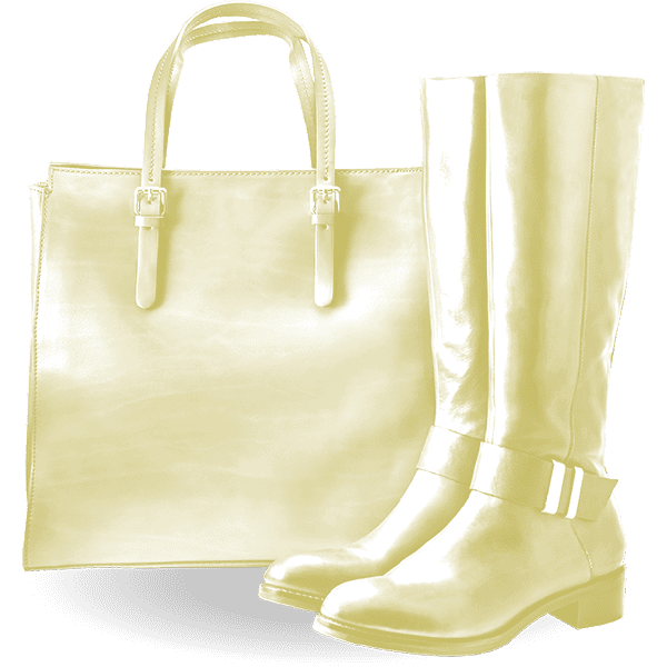 Bolso y botas de cuero en color crema, ideales para complementar tu estilo en viajes y turismo en Le&oacute;n, M&eacute;xico.