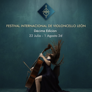 Mujer tocando el violonchelo en el Festival Internacional de Violoncello León 450, Guanajuato, México.