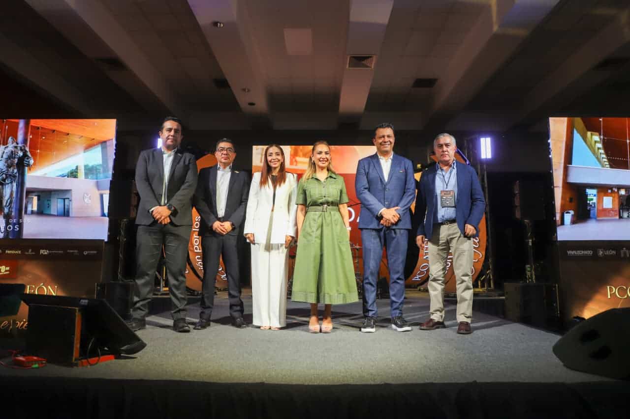 Grupo de profesionales en evento de reuniones en León, Guanajuato, México, en PCO Atelier 2026.