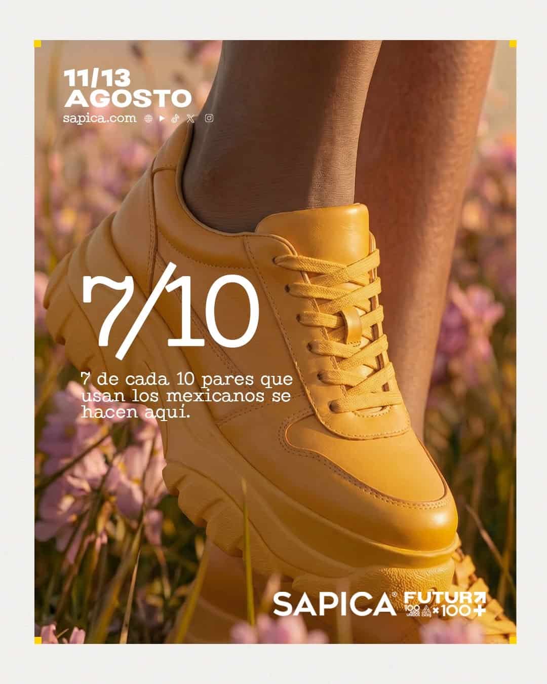 Zapato amarillo en exhibici&oacute;n en SAPICA 95, evento de moda y calzado en Le&oacute;n, Guanajuato, M&eacute;xico.