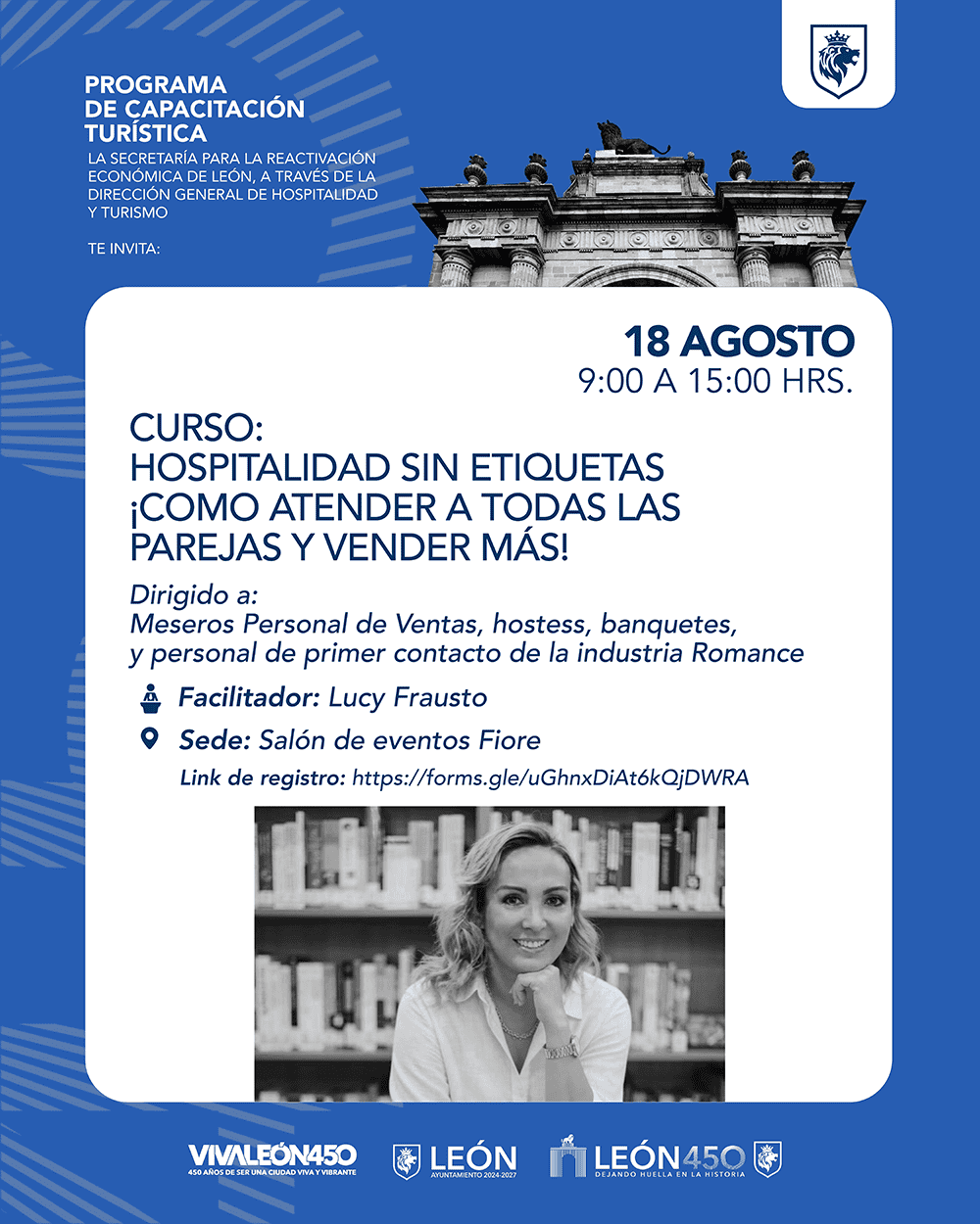 Imagen de una mujer sonriendo en un evento de capacitación en hospitalidad en León, Guanajuato, México.