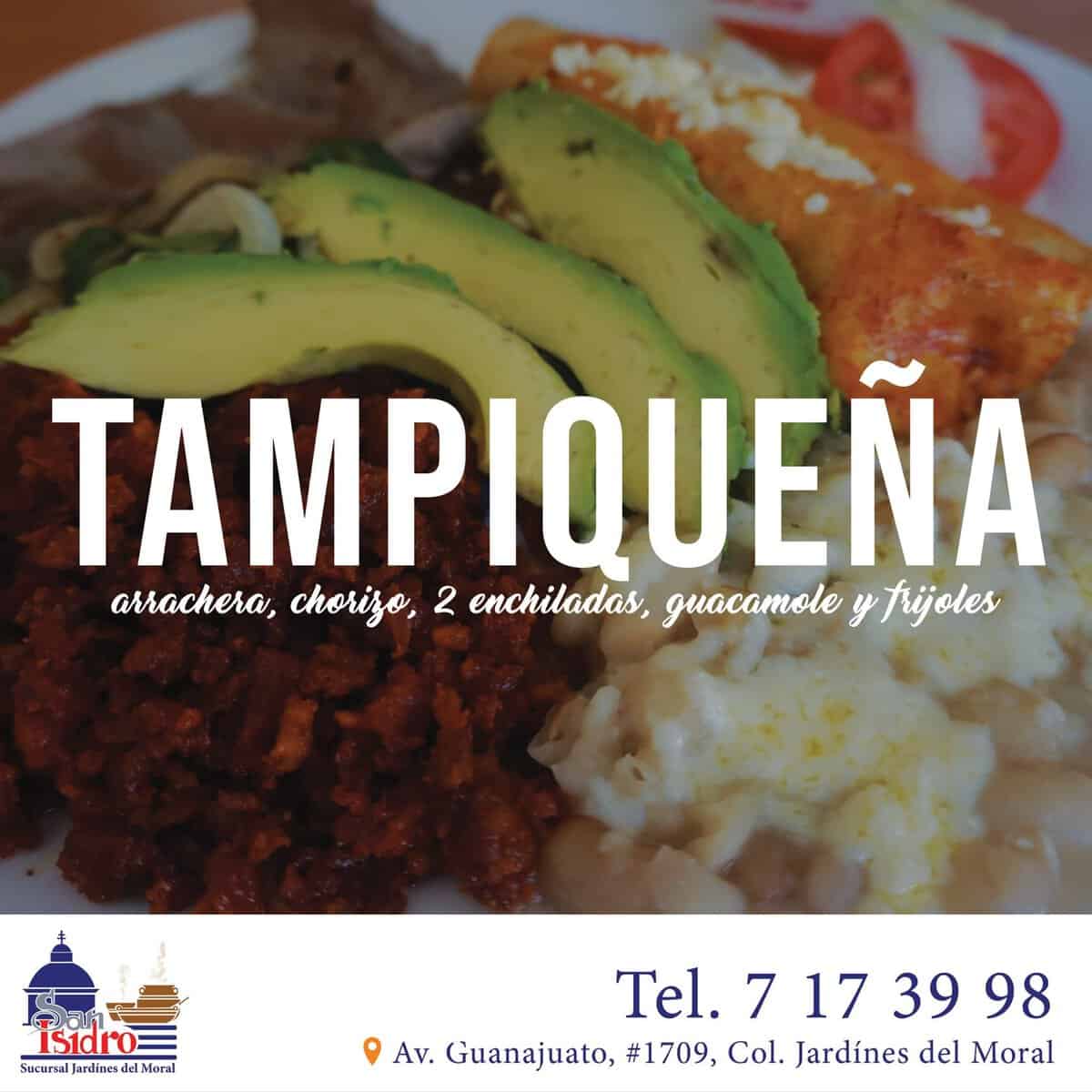 Plato de Tampique&ntilde;a con carne, aguacate, frijoles y arroz en Le&oacute;n, Guanajuato, M&eacute;xico.