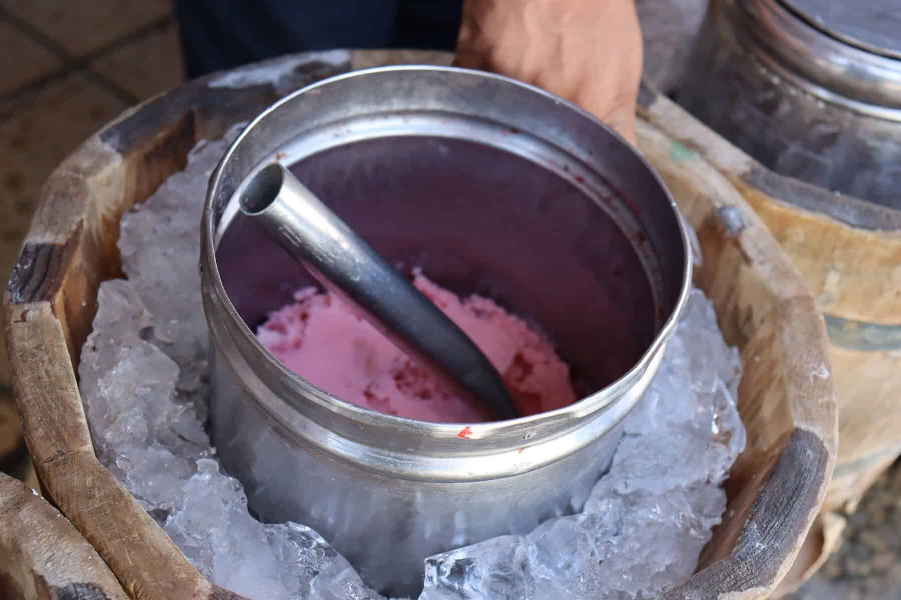 Helado artesanal en León Guanajuato, preparado con ingredientes tradicionales y técnicas mexicanas.
