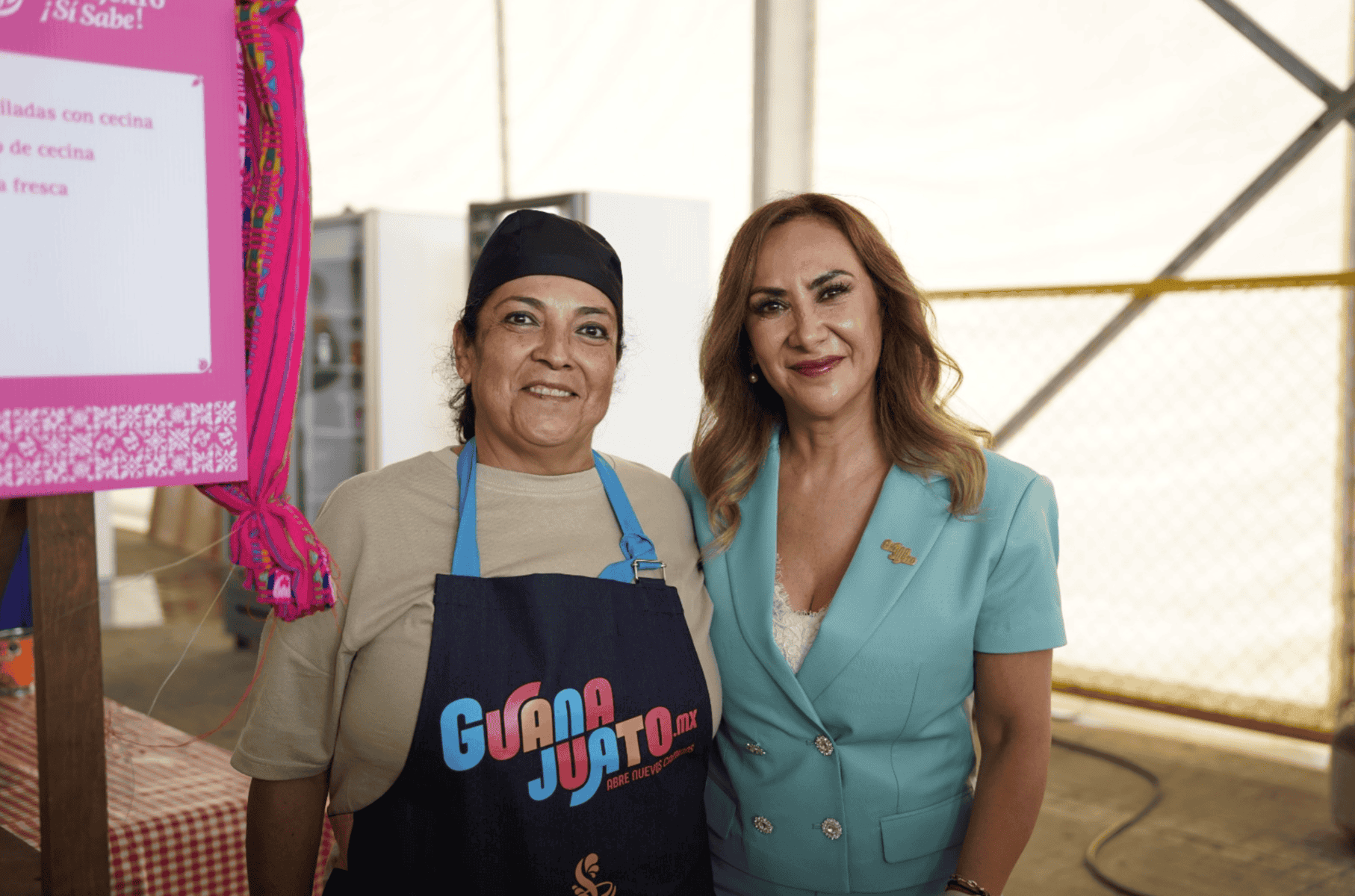 Mujeres cocineras tradicionales en León Guanajuato, México, participando en evento cultural y gastronómico.