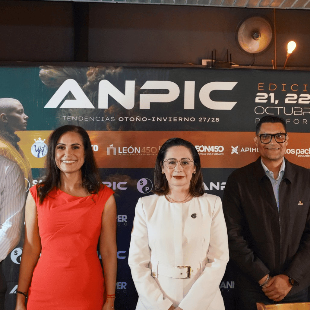 Grupo de profesionales en ANPIC León 2026, evento de la industria proveedora en Guanajuato, México.