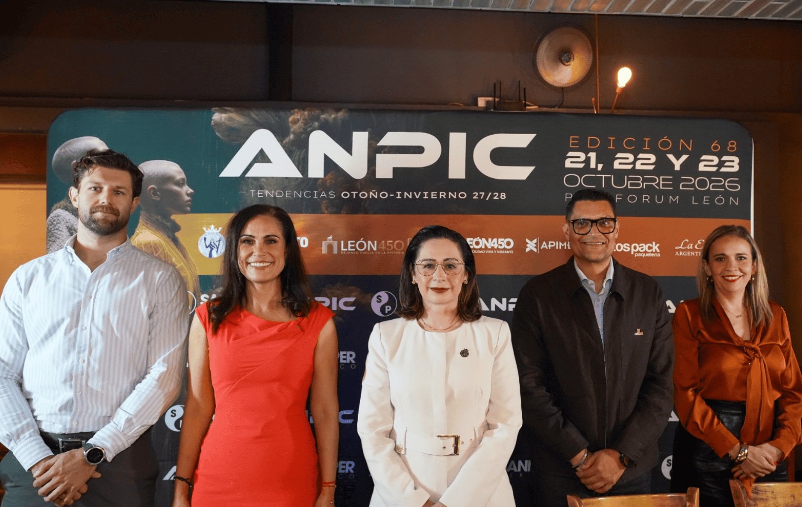 Grupo de profesionales en ANPIC León 2026, evento de la industria proveedora en Guanajuato, México.