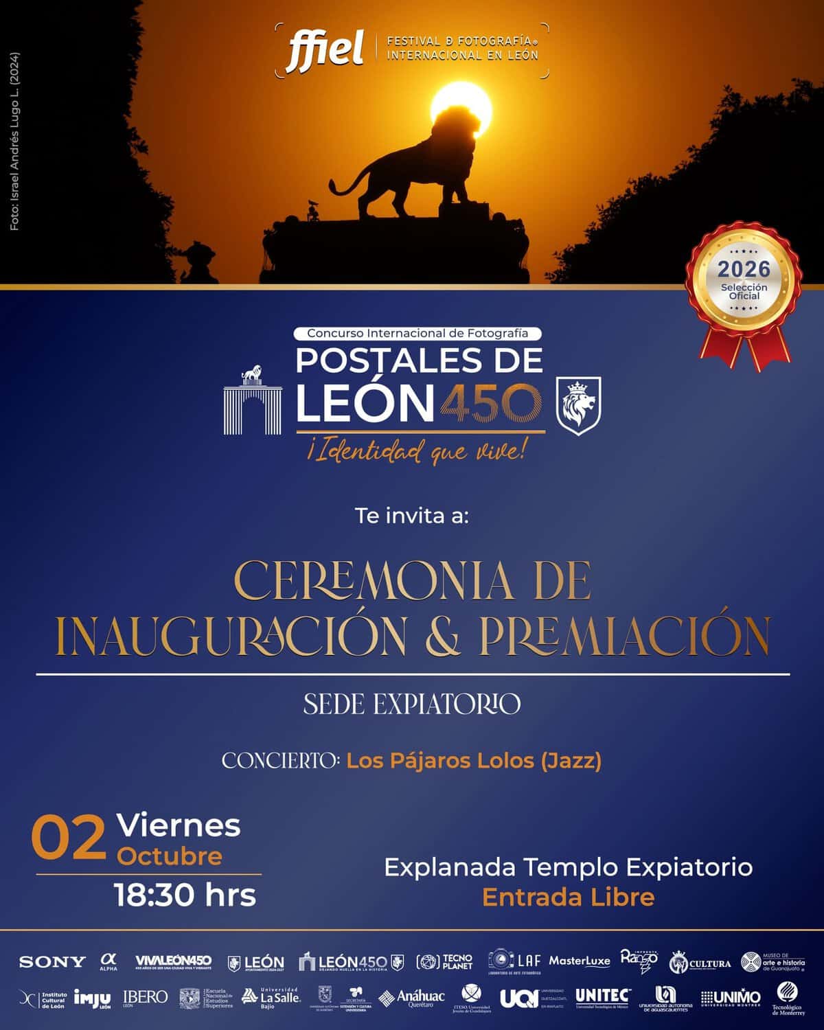 Ceremonia de inauguración León 450 con monumento y sol en fondo, evento cultural en León, Guanajuato, México.