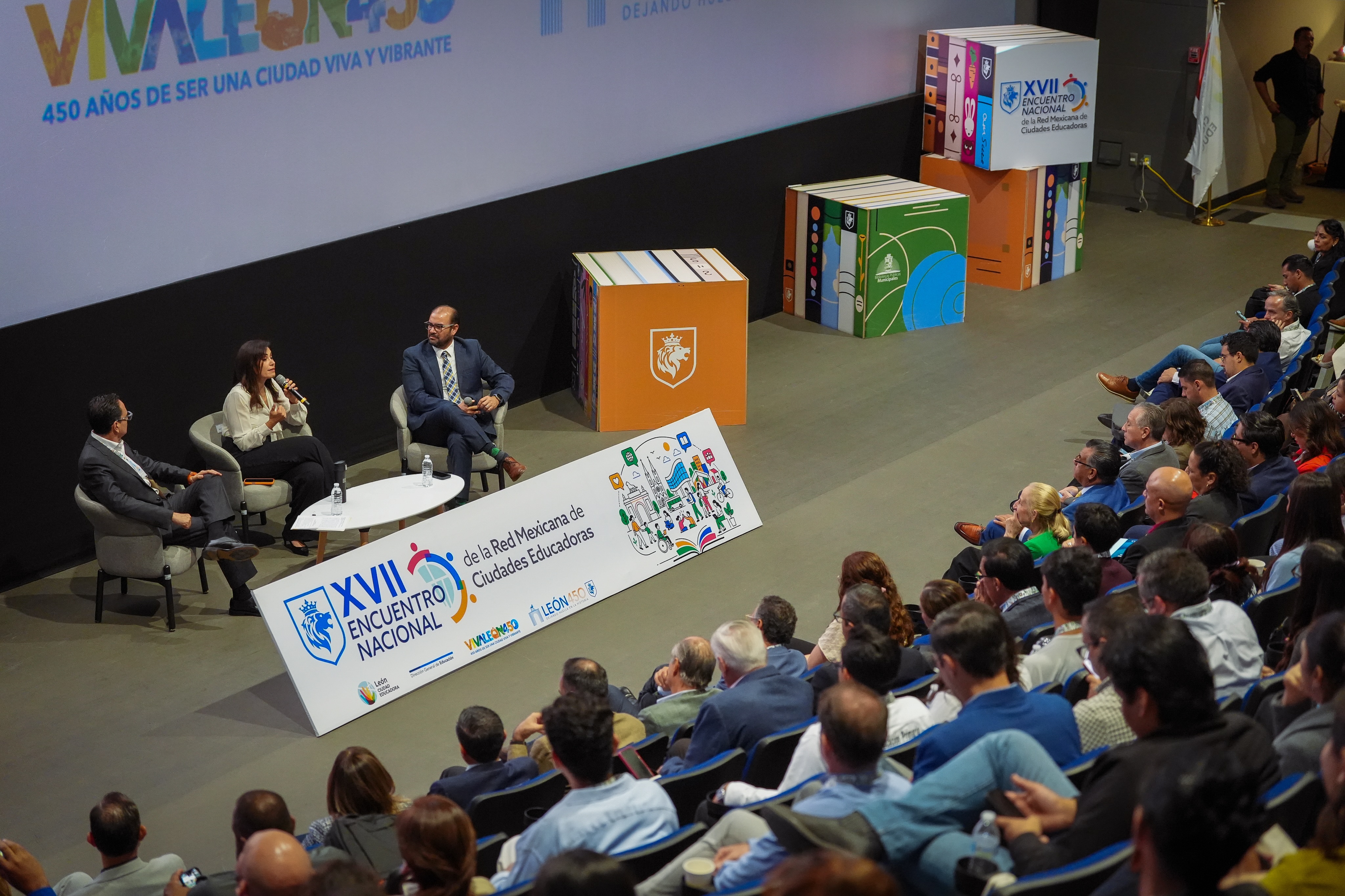 🏙️📚 ¡León, una ciudad donde aprender va más allá de las aulas!…