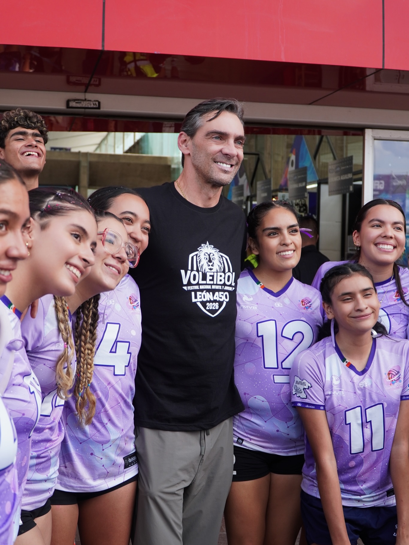 Postales de lo que se está viviendo en #León. 🏐📸 El @festivalnacionalvoleibol…