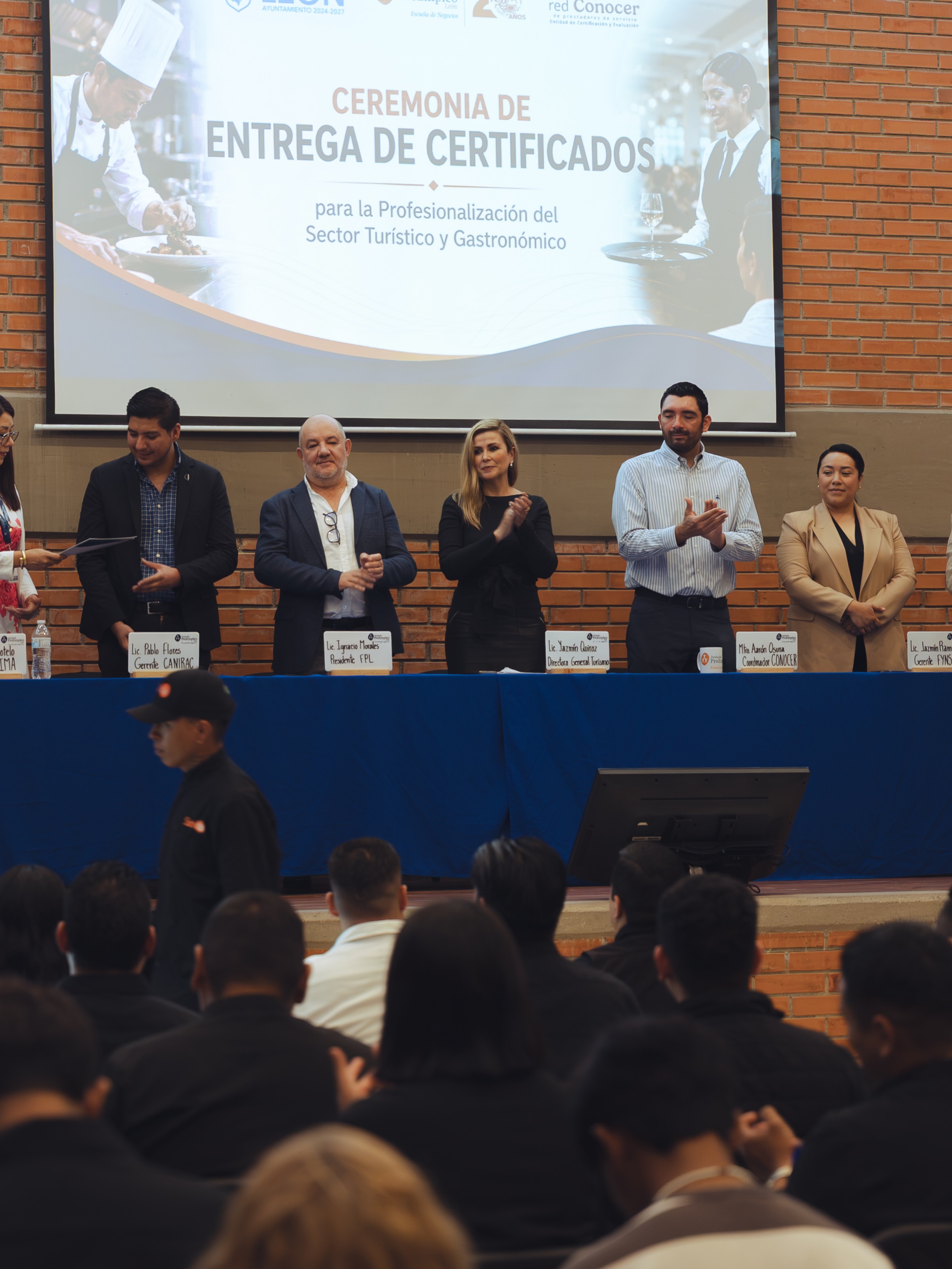 🎓✨ Seguimos fortaleciendo la profesionalización del sector turístico de #León Reconocimos a…