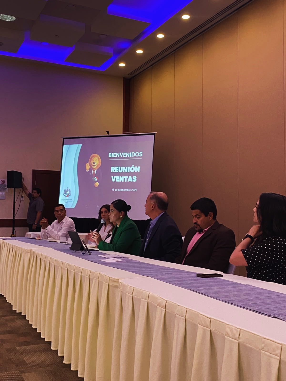 🤝 Fortalecemos la colaboración con el sector hotelero de #León. Sostuvimos una…